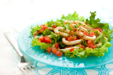 Grilované kalamáry s rajčatovo-paprikovou salsou Grilované kalamáry s rajčatovo-paprikovou salsou