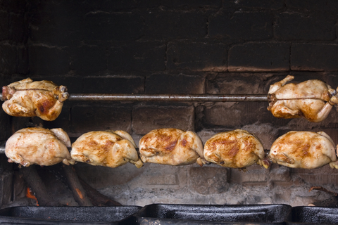 Kuře plněné jablky na grilu Kuře plněné jablky na grilu